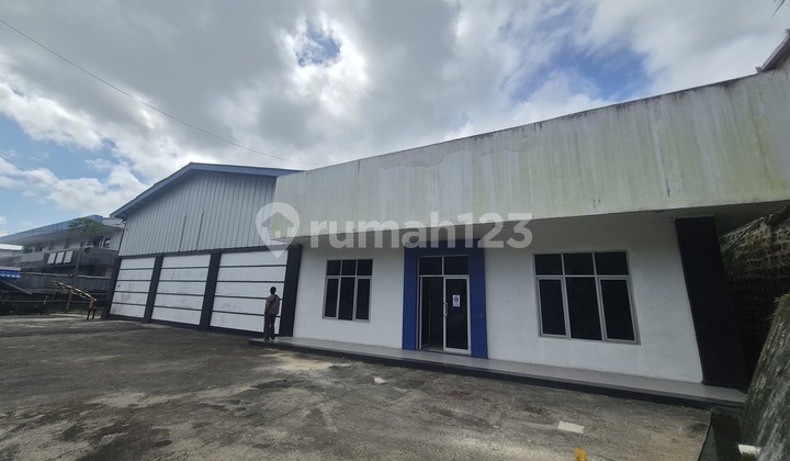 Central Business District Industrial Warehouse, Can Land Container Trucks