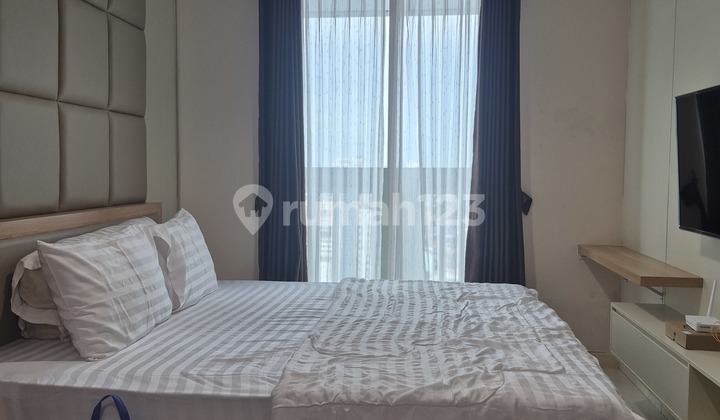 Studio Type Apartment Borneo Bay Exclusive Furnished 22nd Floor