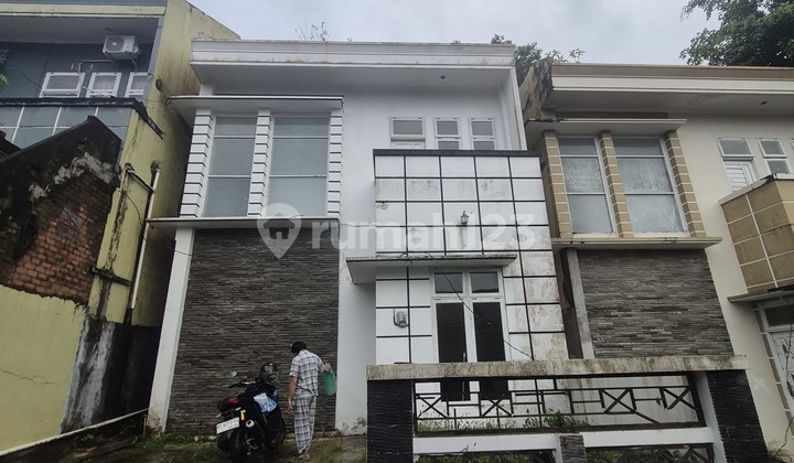 Rumah Second Ukuran Jumbo Bangunan 2 Lantai Lokasi Villa Damai Rumah Second Ukuran Jumbo Bangunan 2 Lantai Lokasi Villa Damai