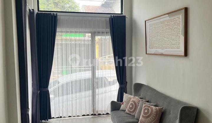 Rumah Mewah Minimalis Semi Furnished Desain Kekinian Tengah Kota 2