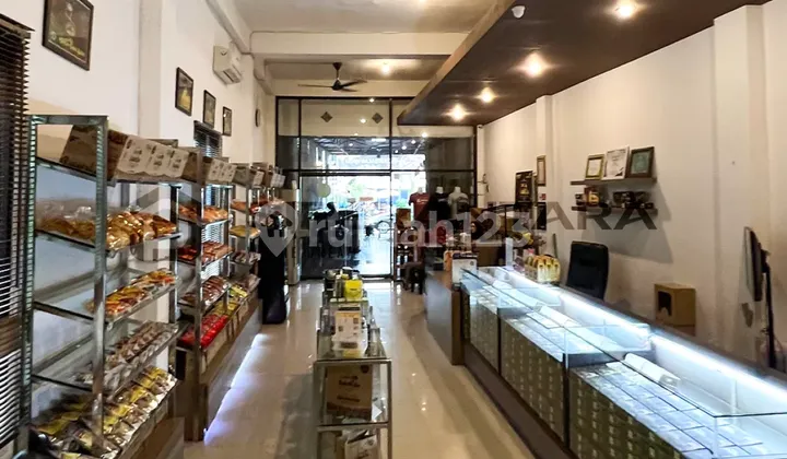 Beautiful Shop-House on the Main Road of Balikpapan City, Spacious Parking Lot