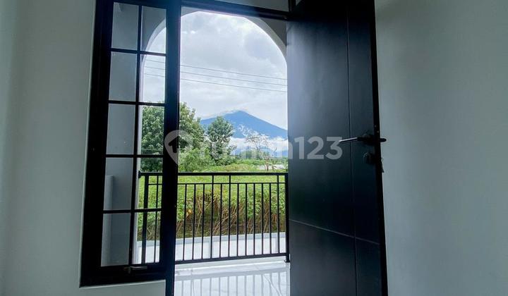 Rumah Bergaya American Classic di Pusat Kota Kuningan 2