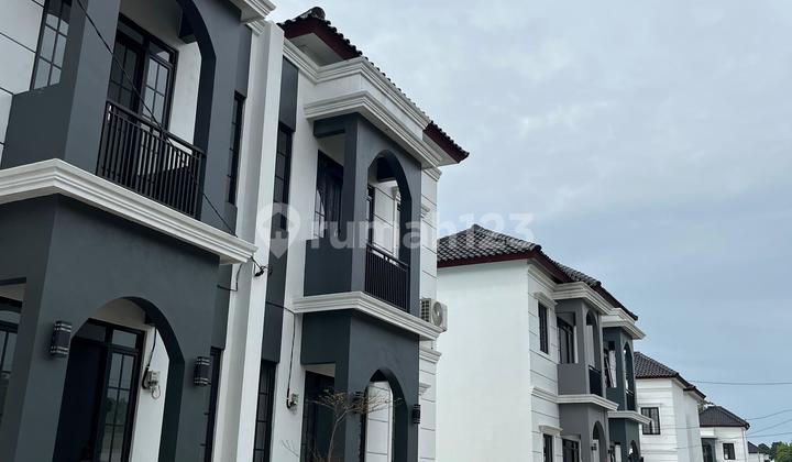 Luxurious and Strategic House in the Heart of Kuningan City 2