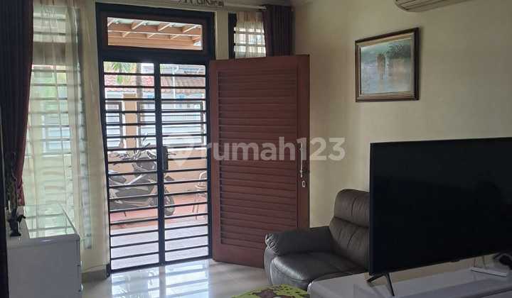 Di Jual Rumah Gandeng Taman Semanan Indah 2