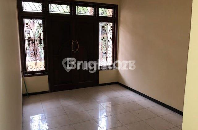 RUMAH MEWAH DEKAT GKB GRESIK 2