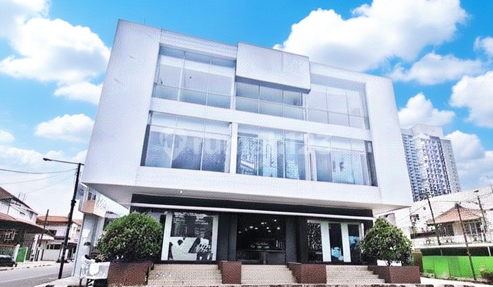 For Rent Super Strategic Building on Raya Mayjend Sungkono