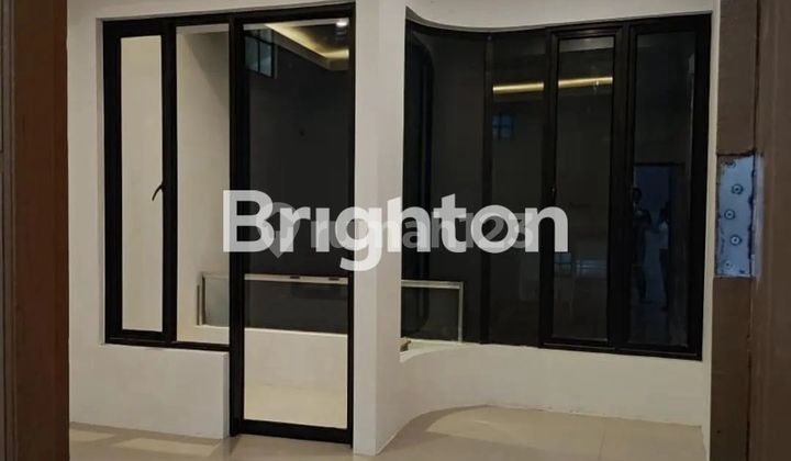 Rumah cantik 3 lantai dekat PRJ 2