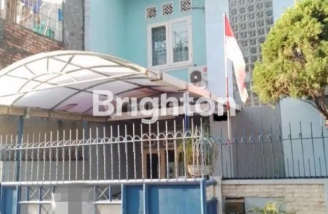 House in Sunter Karya near the mall