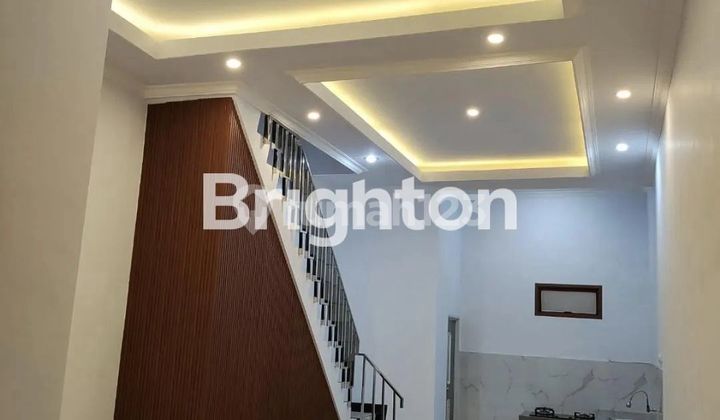 Rumah cantik 3 lantai dekat PRJ