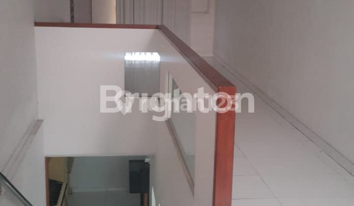 SIAP BIKIN CUAN. SEGERA MILIKI,GEDUNG KOMERSIAL 3 LANTAI TERAWAT. STRATEGIS, MURAH DI PUSAT KOTA. TERLETAK DI JL. MAYJEN SUTOYO SEMARANG 2