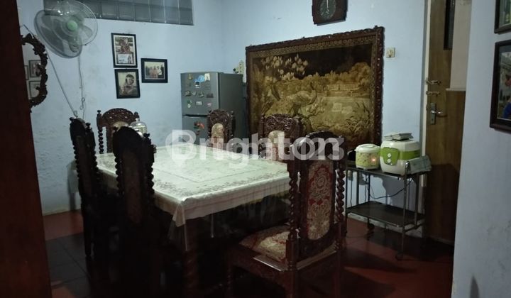 MILIKI SEGERA RUMAH BESAR HALAMAN LUAS. BEBAS BANJIR. LOKASI STRATEGIS TENGAH KOTA SEMARANG. LINGKUNGAN NYAMAN. TERLETAK DI JL. SOMPOK, SEMARANG SELATAN.   2