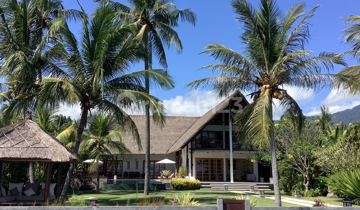 Dijual Villa SHM 1950 m² Gerokgak, Beachfront Mewah & Modern Dijual Villa SHM 1950 m² Gerokgak, Beachfront Mewah & Modern