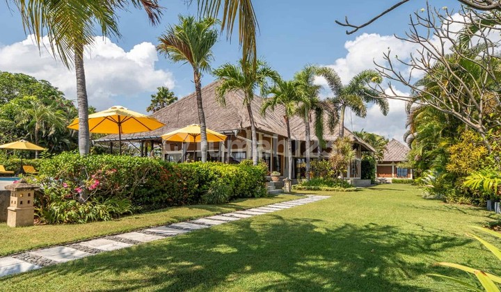 Dijual Villa SHM 2125 m² Seririt, Beachfront Mewah 6 Kamar Dijual Villa SHM 2125 m² Seririt, Beachfront Mewah 6 Kamar