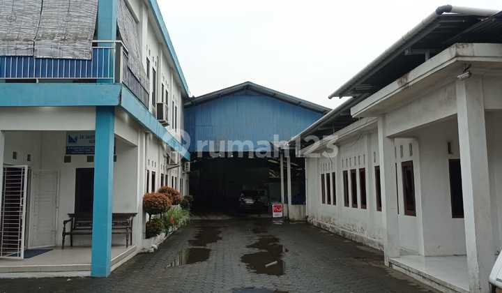 Active Warehouse on the National Road in the Gombong-Kebumen Route