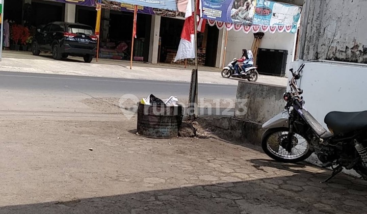 Shophouse with SHM, Regularly Leased as Minimarket in Ciamis Near the Town Square 2