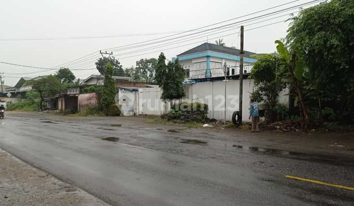 Active Warehouse on the National Road in the Gombong-Kebumen Route
