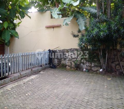 Jual Cepat Rumah Hitung Tanah Aja di Taman Kedoya Baru 2
