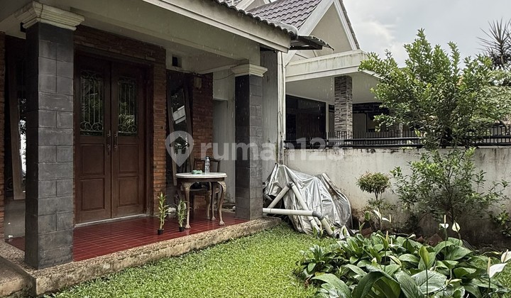 Rumah Dijual Cepat Hadap Barat Laut Unfurnished di BSD Tangsel 1