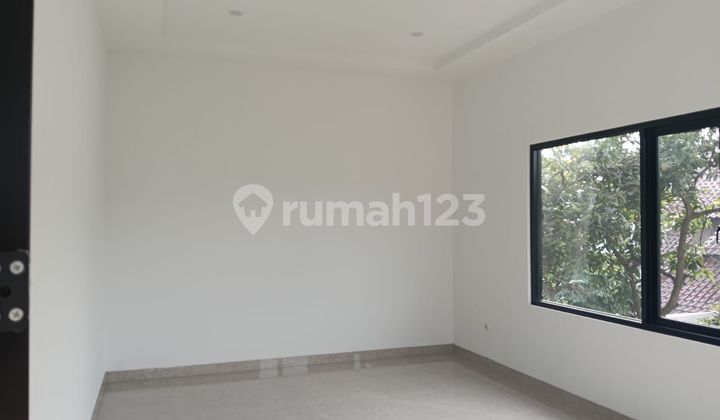 Dijual Rumah Siap Huni Berlokasi di Bsd Kencana Loka 2