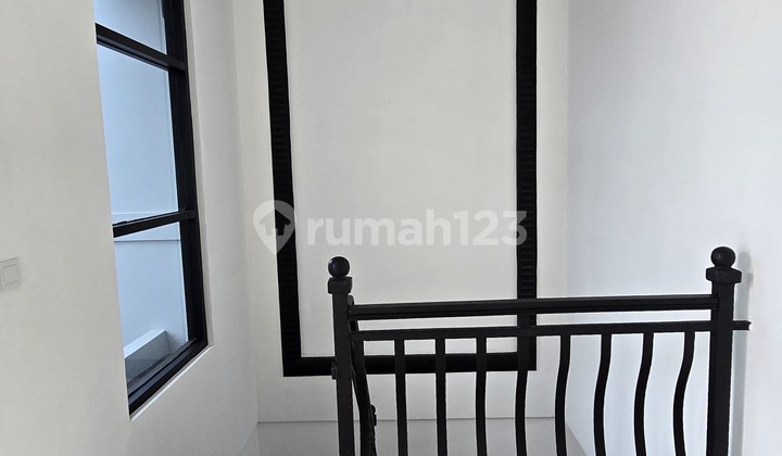 Dijual Rumah Full Renovasi Rapi Siap Huni di Villa Melati Mas 2