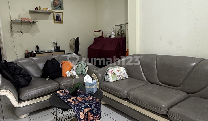 Rumah Dijual Cepat Hadap Barat Laut Unfurnished di BSD Tangsel 2