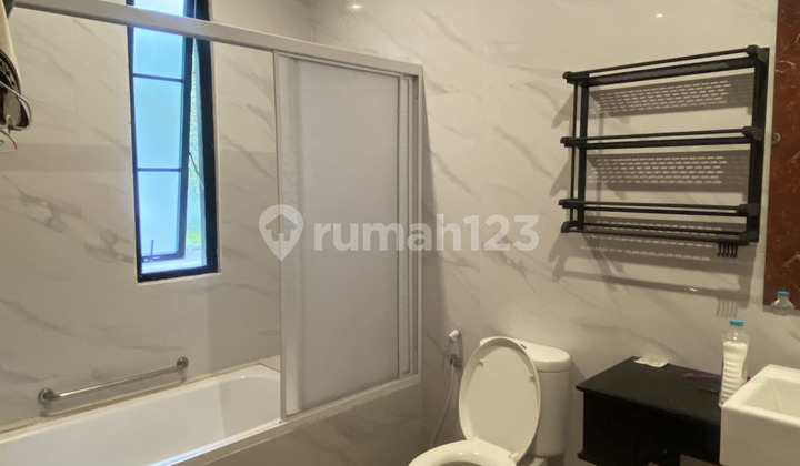 Semi-Furnished House3 Floors Full Building in Alam Sutera 2