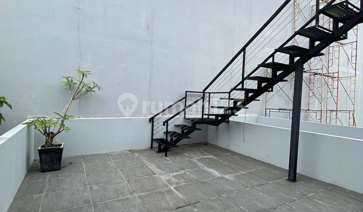 Rumah Modern Minimalist The Spring Scarlet Gading Serpong 2