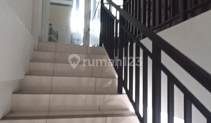 For Lease Burgundy Ruko Sumarecon Bekasi 2