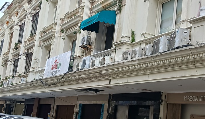 RUKO DI ROYAL PALACE JL PROF DR SOEPOMO JAKARTA SELATAN RUKO DI ROYAL PALACE JL PROF DR SOEPOMO JAKARTA SELATAN