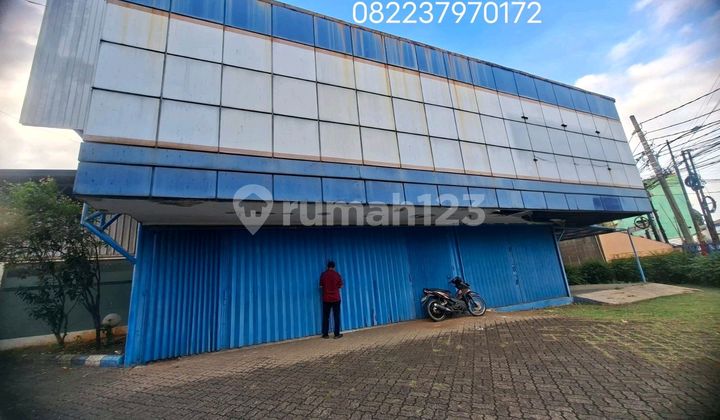 Strategic Warehouse Building in Jatiwaringin, East Jakarta