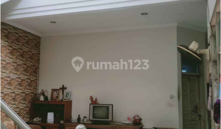 City Center House on Kemuning Brumbungan Street Near Kampung Kali &amp; SMP N 3 2