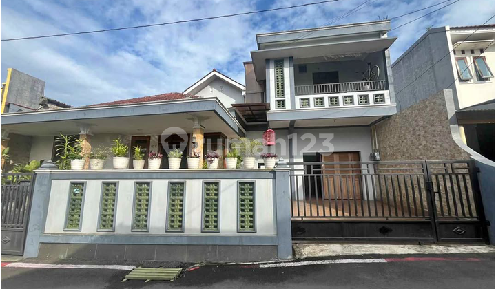 2-story house on Jl Candi Persil Kaliwiru Candisari, near Superindo. 2-story house on Jl Candi Persil Kaliwiru Candisari, near Superindo.