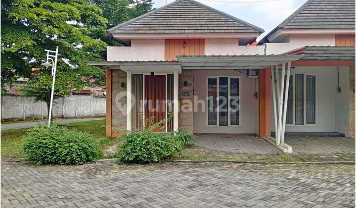 House in The Eagle Hills Cluster, Mangunharjo, Tembalang, Near Elang Raya. 1