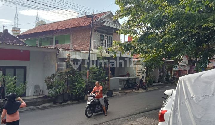 Land with Building Bonus for Sale on Jl Pleburan Barat, South Semarang 1