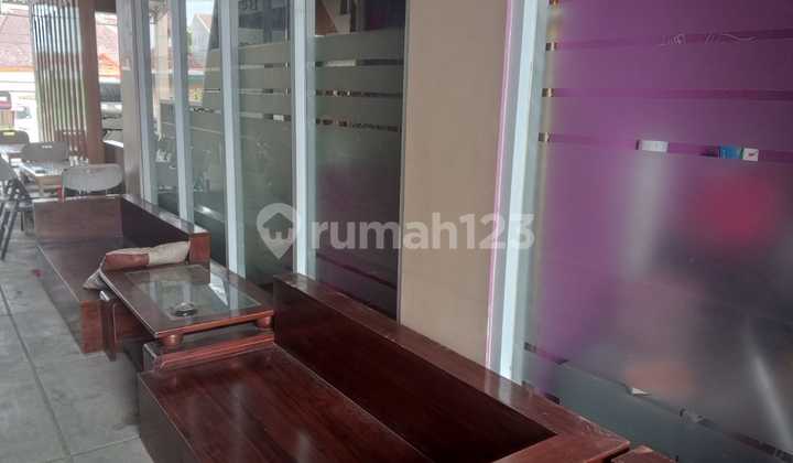 Former Salon &amp; Karaoke Building on Jl. Raya Semarang - Purwodadi, Tegowanu, Grobogan Regency.