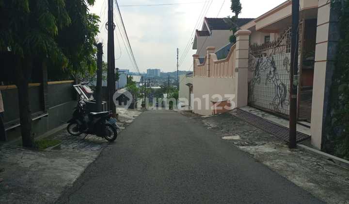 Spacious House in Sinar Waluyo Selatan, Kedungmundu, Tembalang, Semarang 2