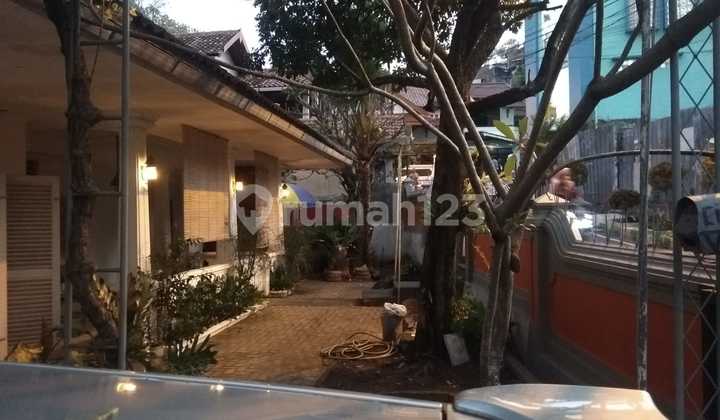 Rumah Kolonial Belanda dan Bali di Jl. Cinde Barat Candisari 1