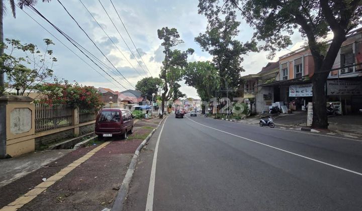 2-Story Hook House on Abdulrahman Saleh Street Near Islamic Center 2
