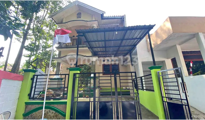 2-Story Corner House in Tengger Barat, Gajahmungkur, Semarang