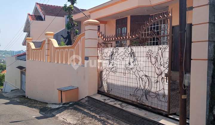 Spacious House in Sinar Waluyo Selatan, Kedungmundu, Tembalang, Semarang 1
