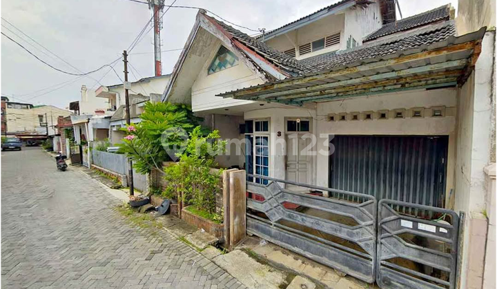 City Center House on Kemuning Brumbungan Street Near Kampung Kali &amp; SMP N 3