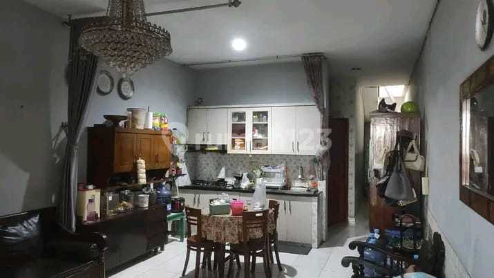 Rumah Murah Lokasi Strategis di Tebetses Mobil 2