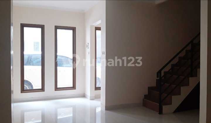 Nice house in a townhouse at Siaga Pejaten, access for 2 cars.