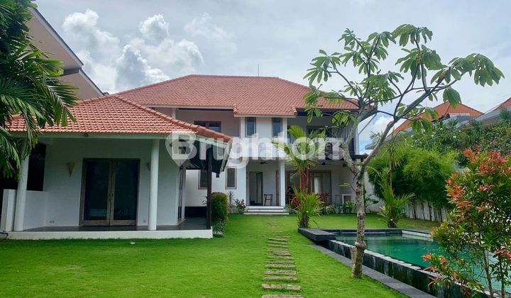 VILLA MEWAH DI PETITENGET BALI