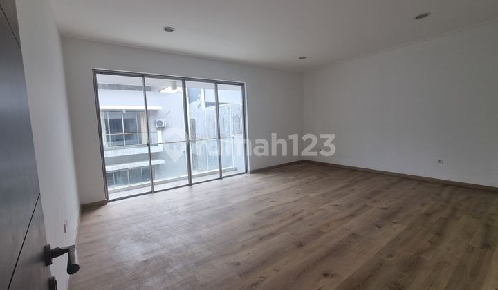 Rumah 3 Lantai Di Golf Island 240m² Siap Pakai 2