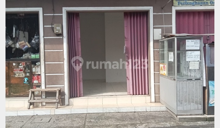 For Rent: Nice Shop House in Kebon Jeruk Area, West Jakarta For Rent: Nice Shop House in Kebon Jeruk Area, West Jakarta