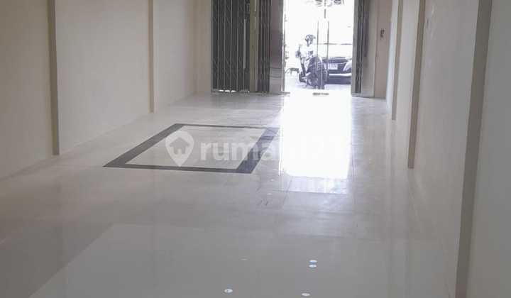 DIJUAL CEPAT RUKO 3 1/2 LANTAI BARU RENOVASI DI SEKITARAN DAERAH KEBAYORAN LAMA  JAKARTA SELATAN 