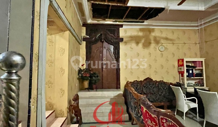 For Sale 3-Story Shop House in Menteng Dalam Area, Tebet Dgg01-0349Js 2