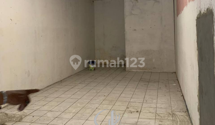 Bebas Banjir Ruko 1 Lantai Dekat Perbelanjaan di Kebon Kacang