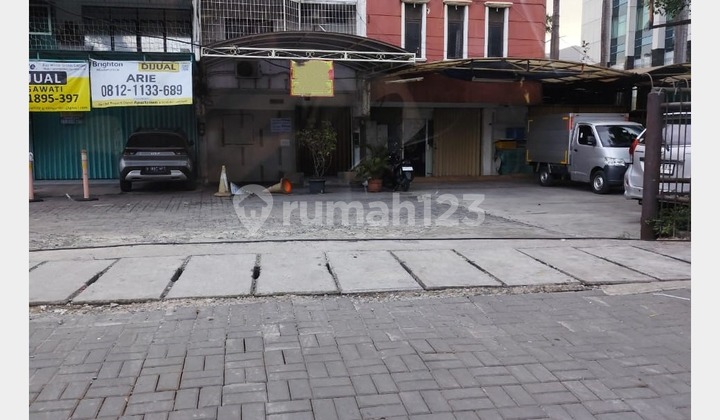 For Rent: Kedoya Selatan Area Shop House with SHM Certificate, West Jakarta 2